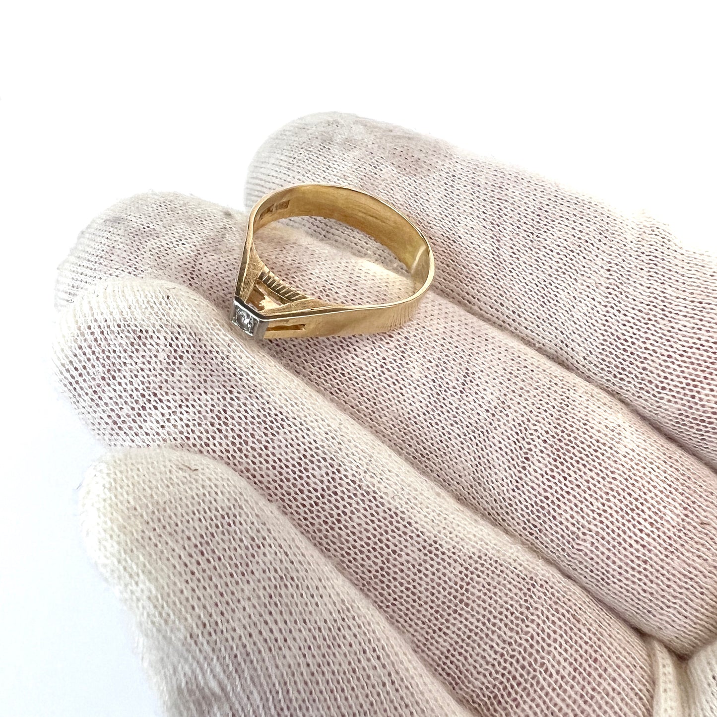 Atelje Stigbert Sweden 1964. Vintage Modernist 18k Gold Diamond Ring.