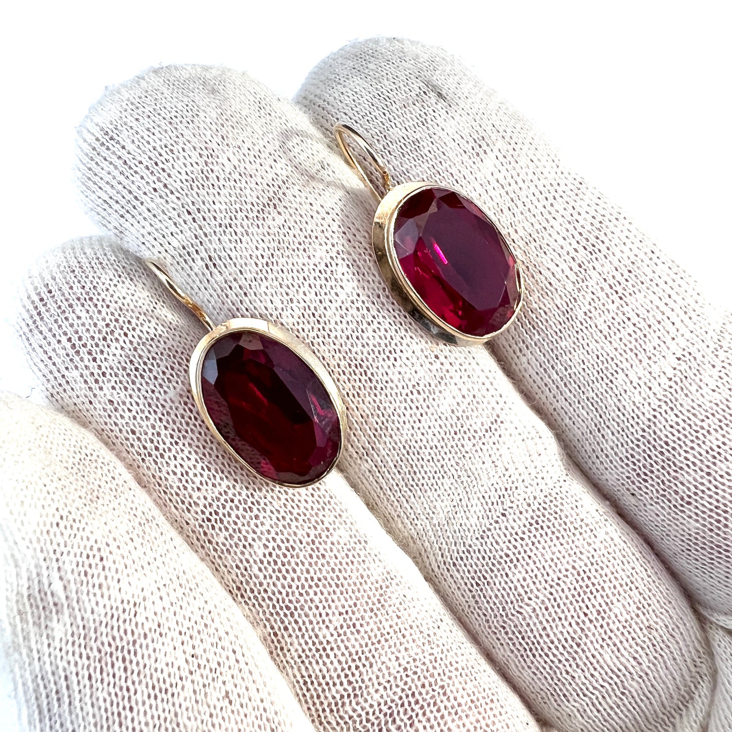 Finland year 1961. Vintage 14k Gold Synthetic Ruby Earrings.