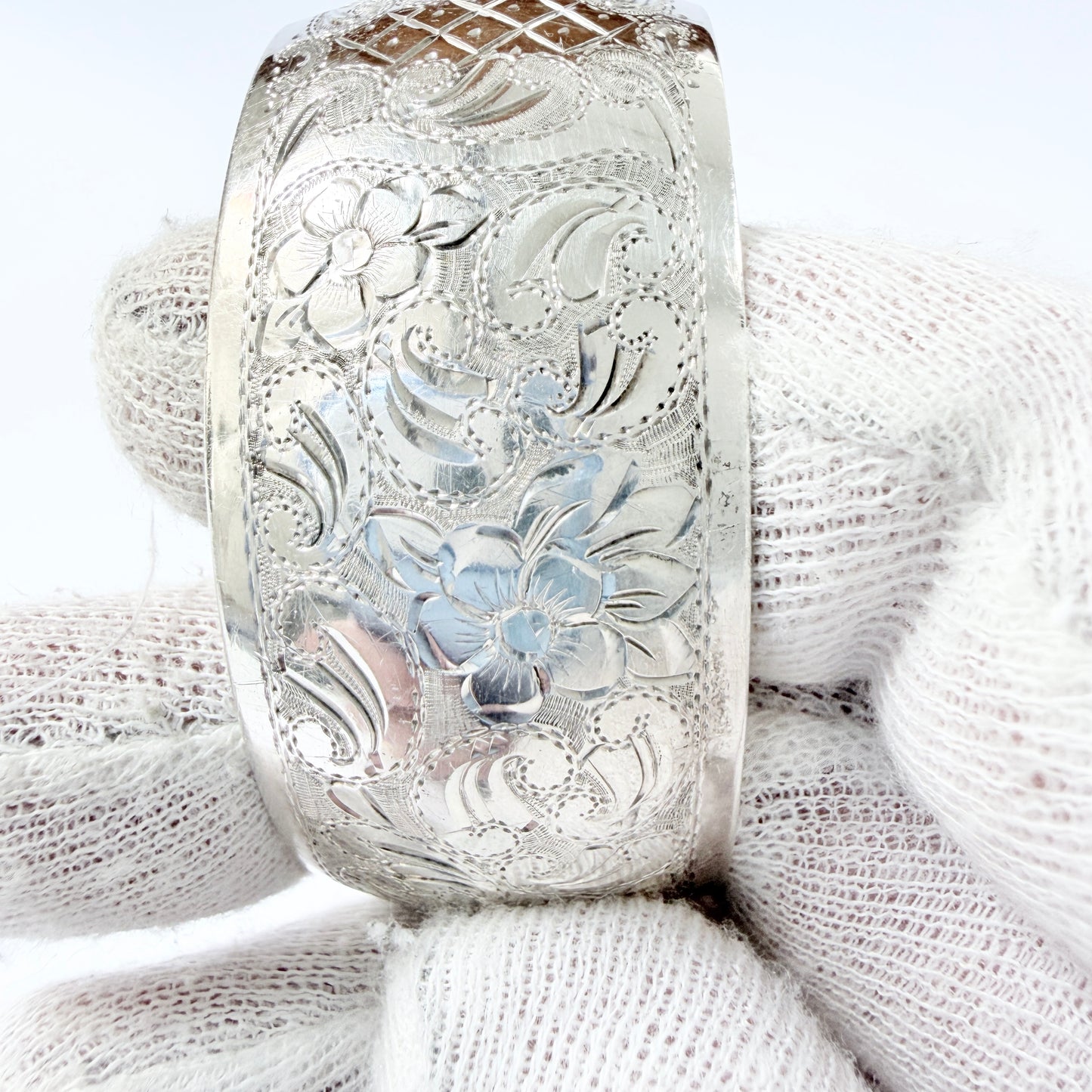 Vintage ca 1950s. Sterling Silver Flower Cuff Bracelet.