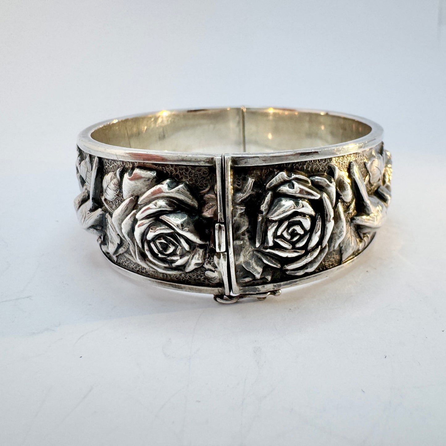 Kollmar & Jourdan. Germany 1940s. Vintage Doves and Roses Peace Hinged Bracelet.