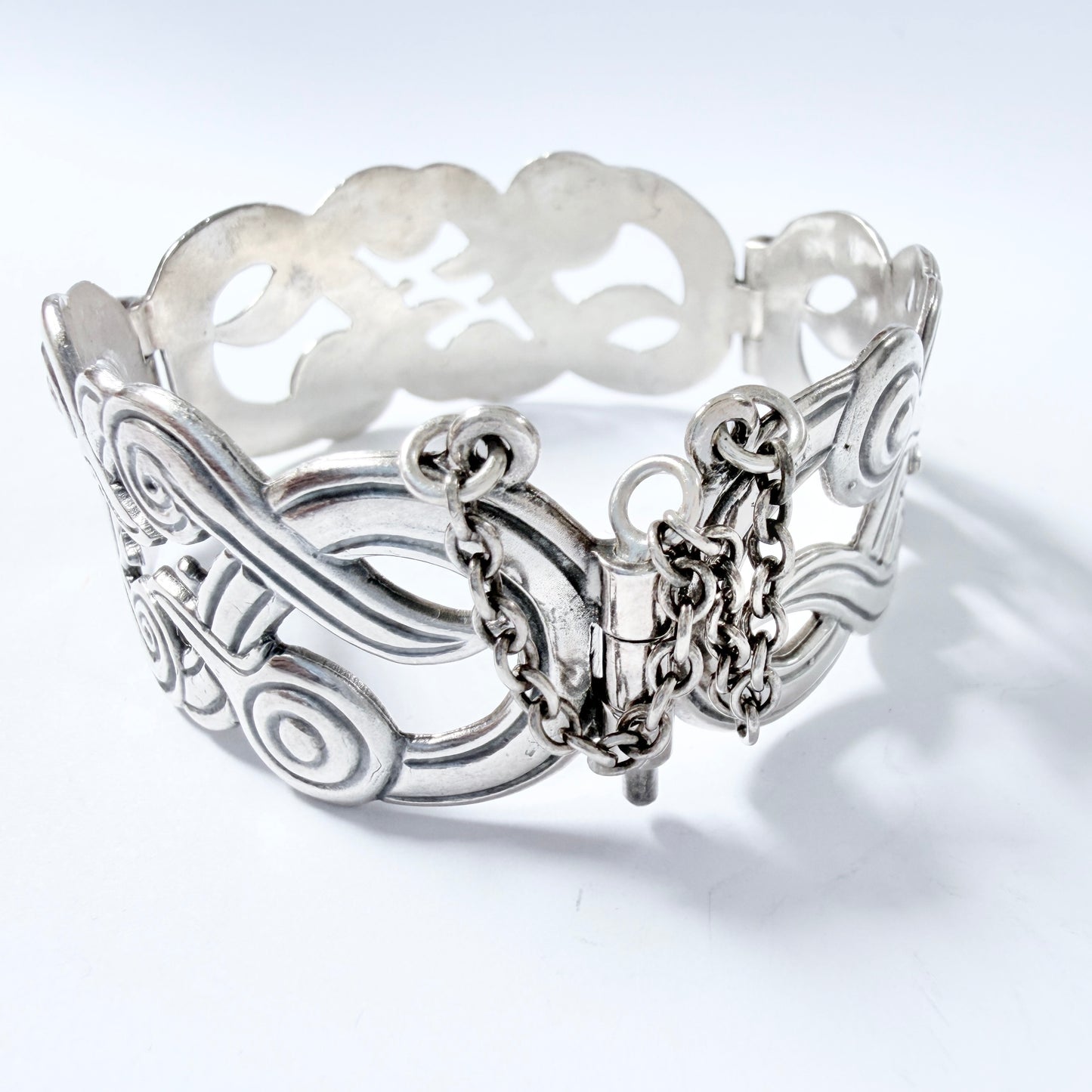 Kalevala Koru, Finland 1978. Vintage Sterling SIlver Hinged Bangle Bracelet.