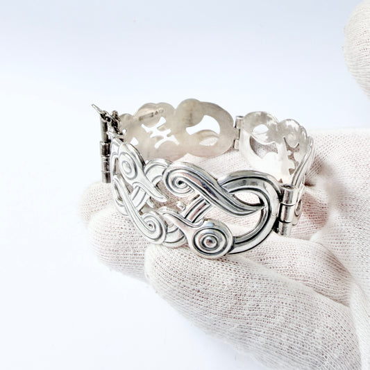 Kalevala Koru, Finland 1978. Vintage Sterling SIlver Hinged Bangle Bracelet.