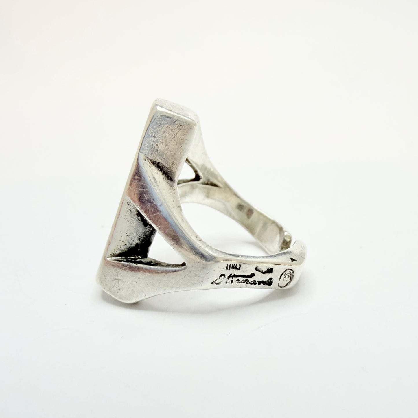 Italy ca 1970s. Signed Vintage Modernist Brutalist Sterling SIlver Enamel Ring.