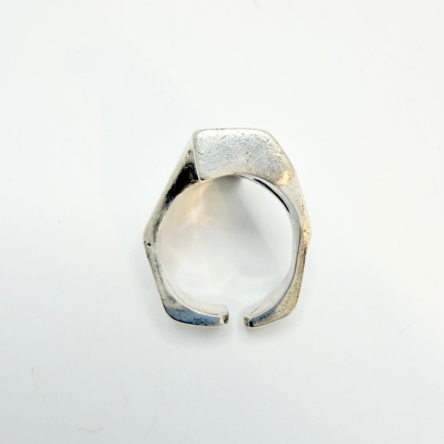 Italy ca 1970s. Signed Vintage Modernist Brutalist Sterling SIlver Enamel Ring.
