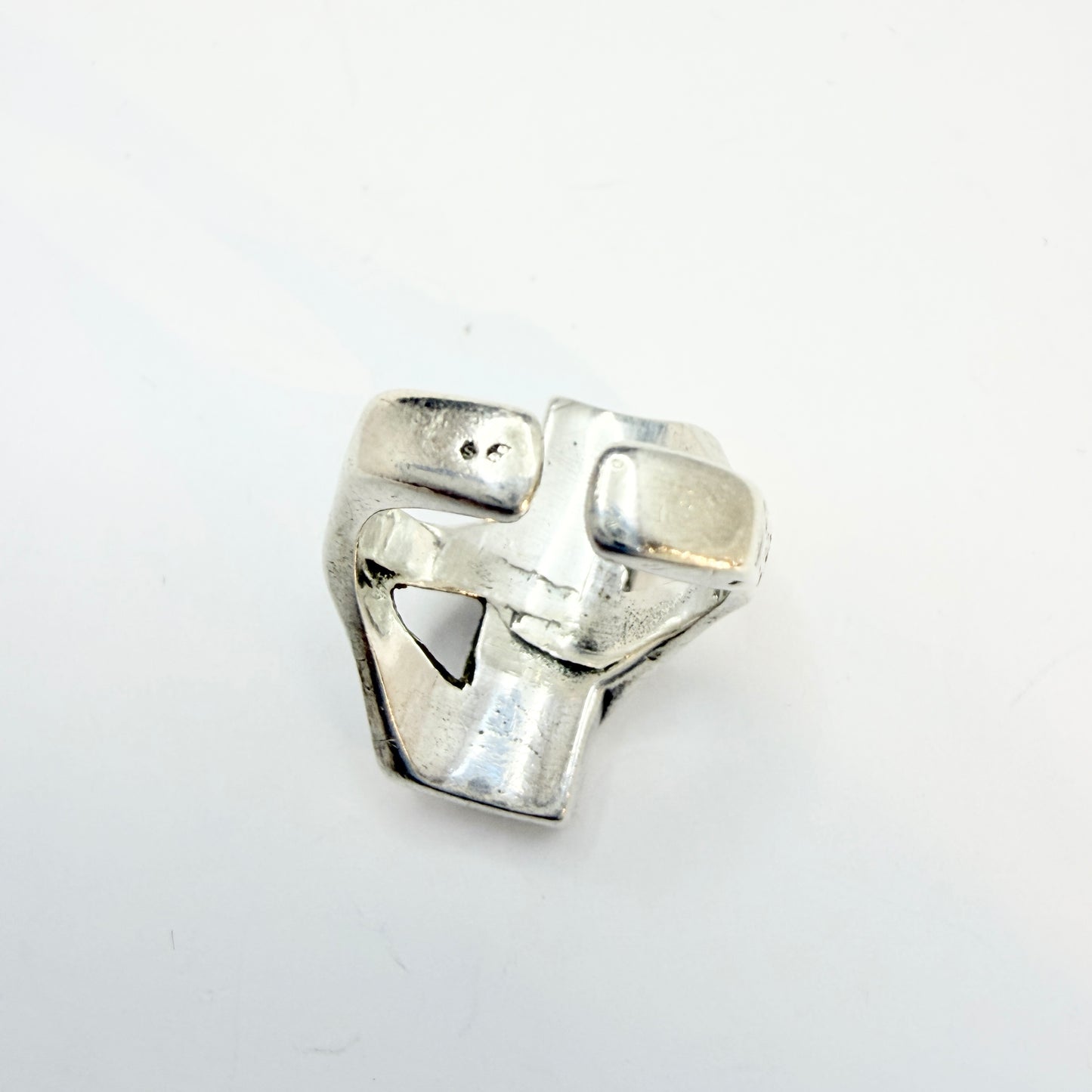 Italy ca 1970s. Signed Vintage Modernist Brutalist Sterling SIlver Enamel Ring.