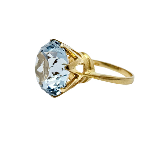 Sävsjö Guldsmed, Sweden year 1970. Vintage 18k Gold Icy Blue Synthetic Spinel Cocktail Ring.