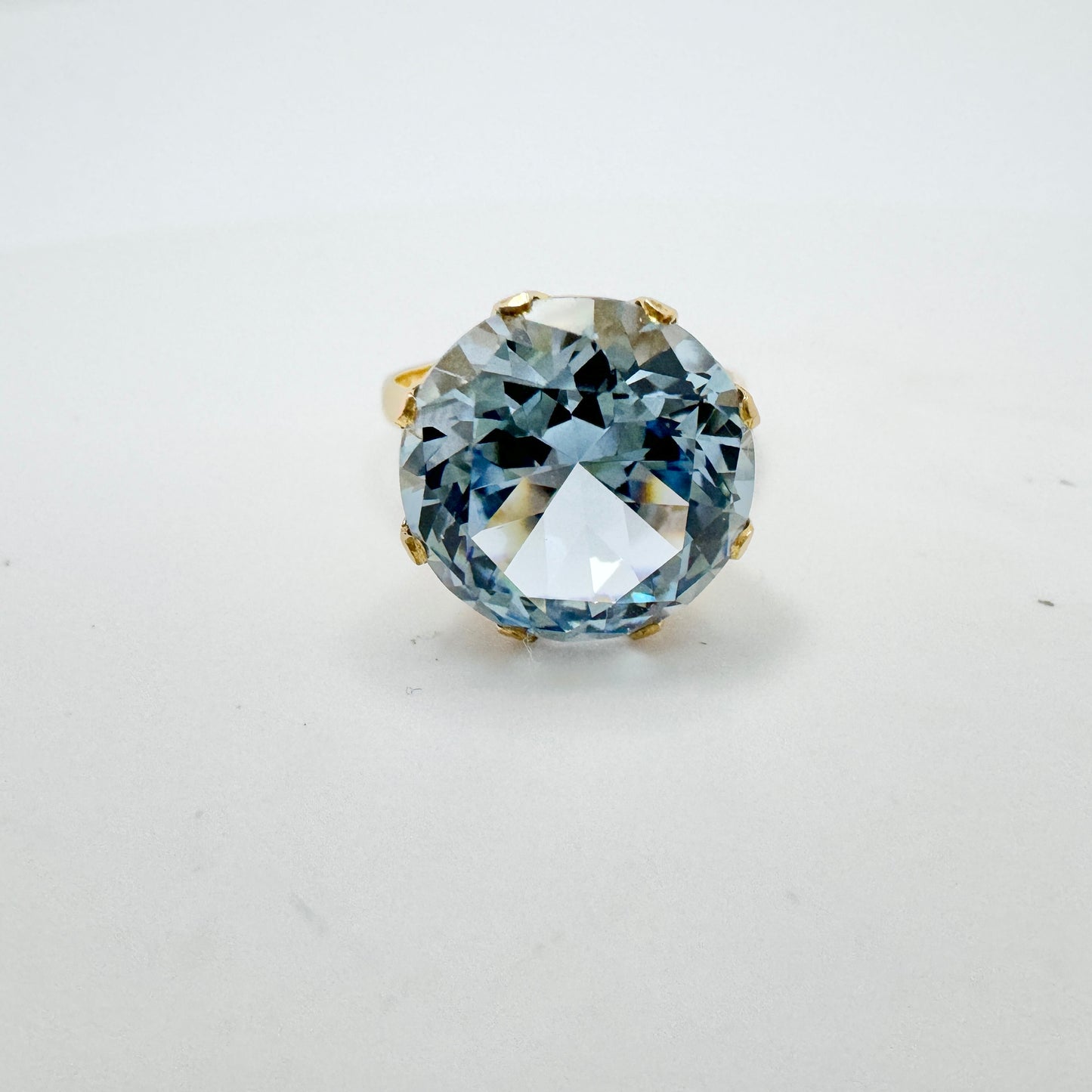 Sävsjö Guldsmed, Sweden year 1970. Vintage 18k Gold Icy Blue Synthetic Spinel Cocktail Ring.