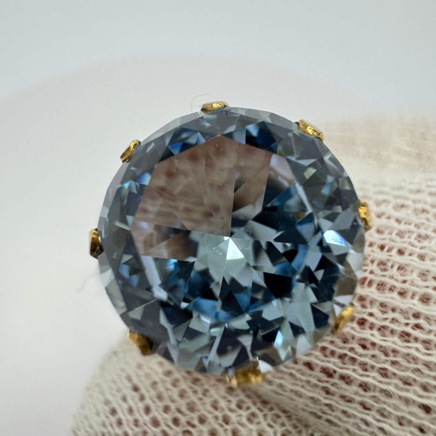 Sävsjö Guldsmed, Sweden year 1970. Vintage 18k Gold Icy Blue Synthetic Spinel Cocktail Ring.