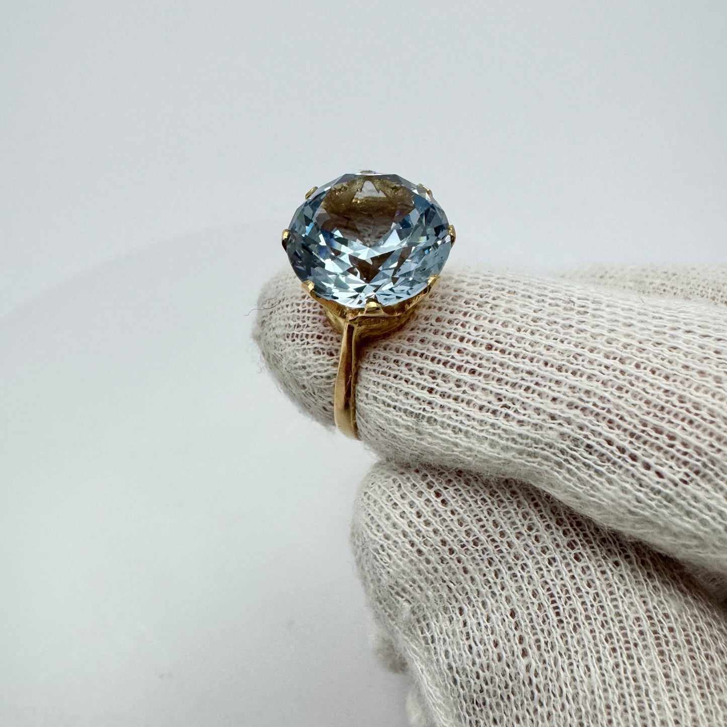 Sävsjö Guldsmed, Sweden year 1970. Vintage 18k Gold Icy Blue Synthetic Spinel Cocktail Ring.