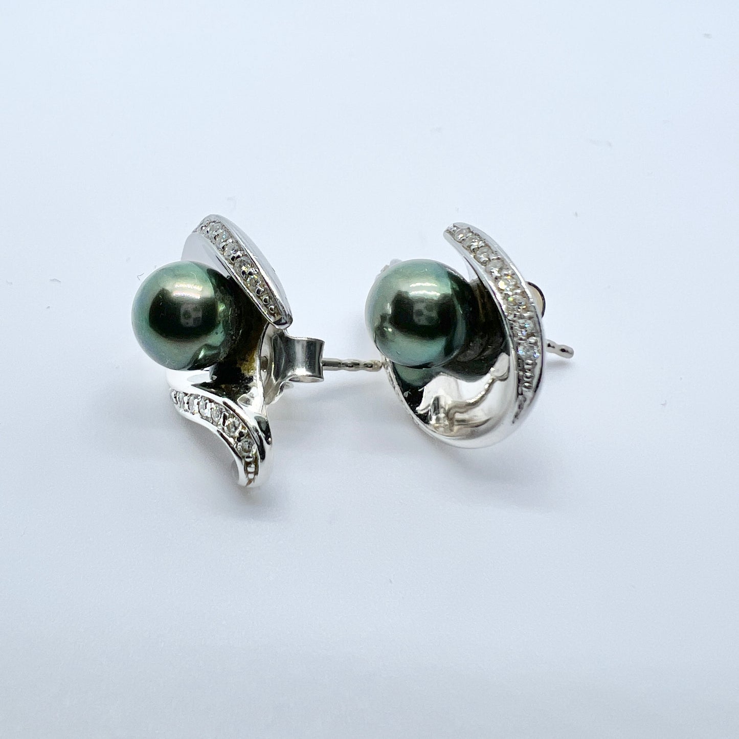 Vintage 18k Gold Diamond Tahitian Pearl Earrings.