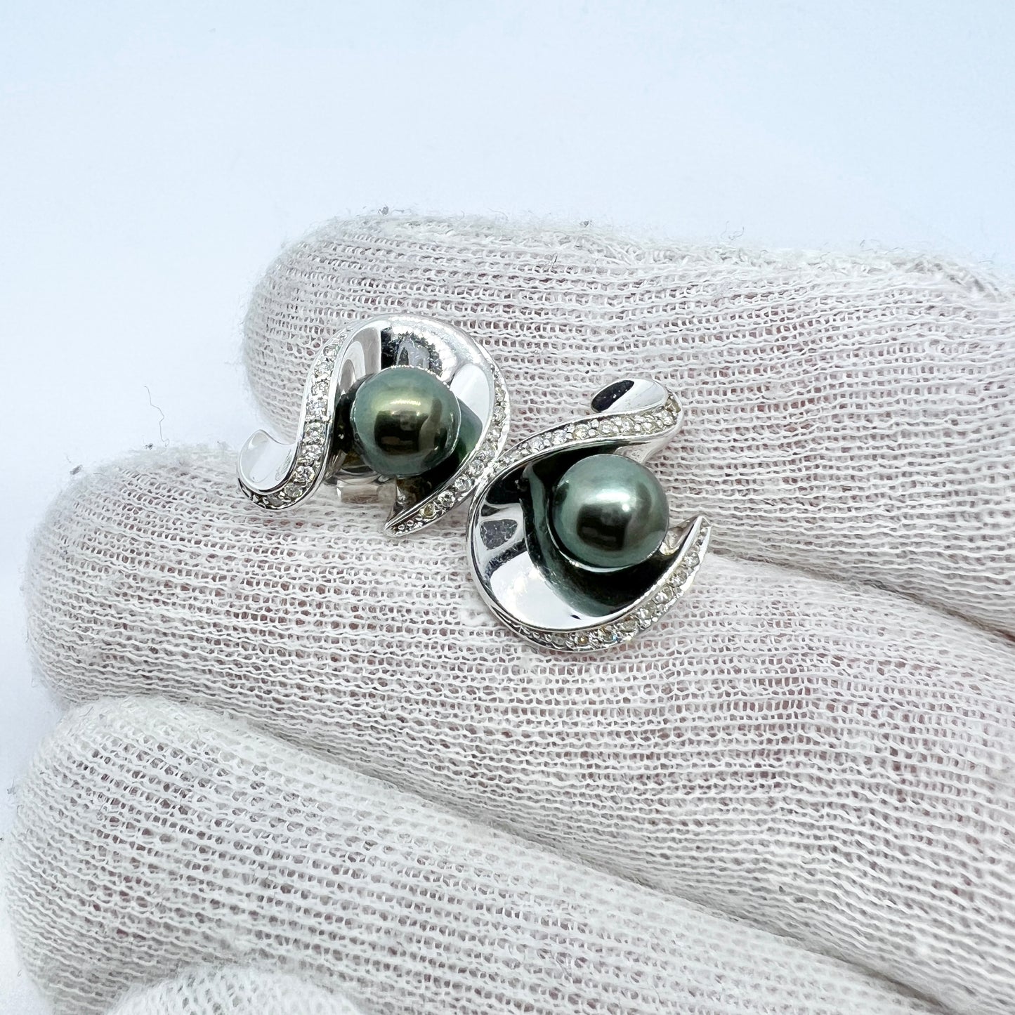 Vintage 18k Gold Diamond Tahitian Pearl Earrings.