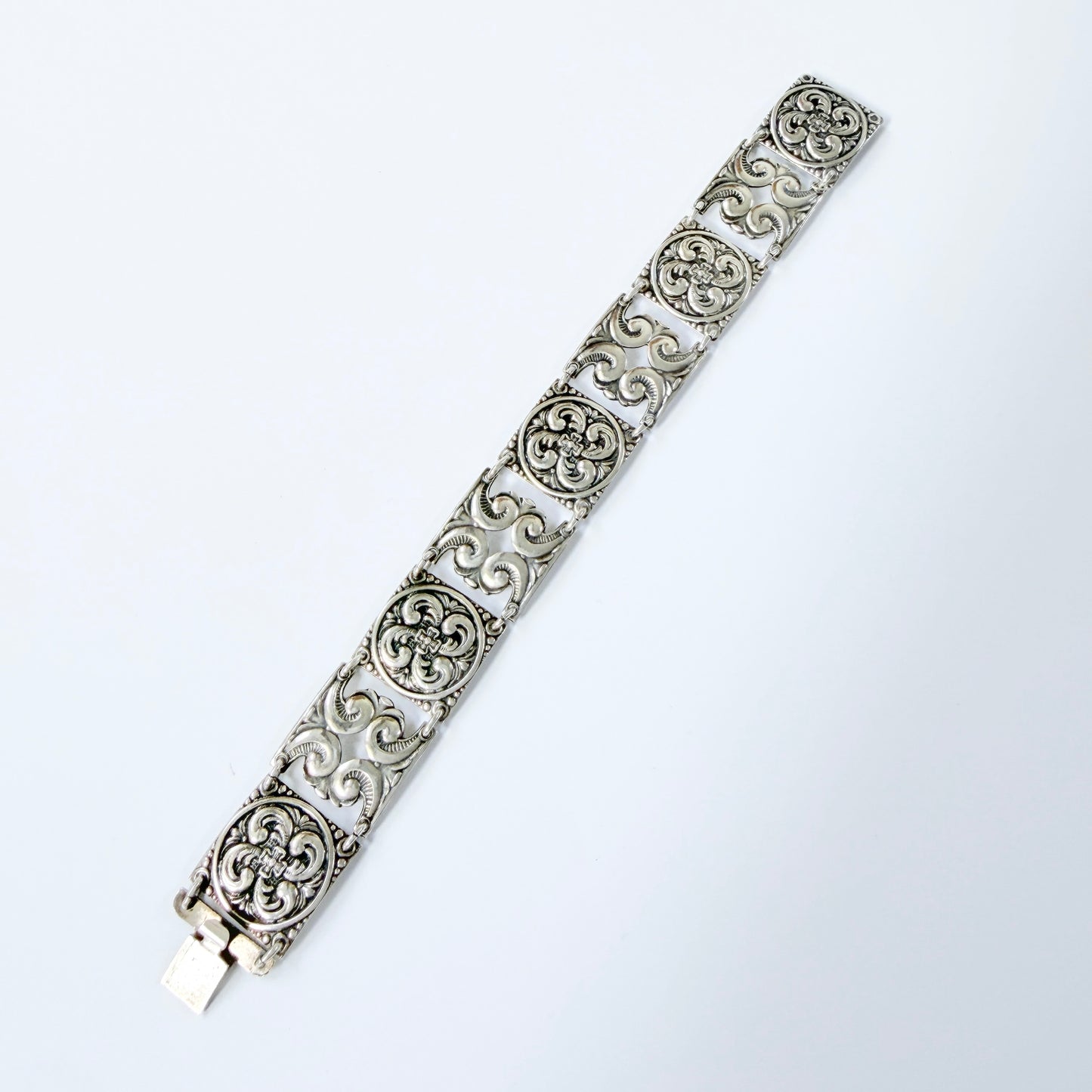 Nils M. Elvik, Norway ca 1930. Vintage Solid Silver Bracelet.