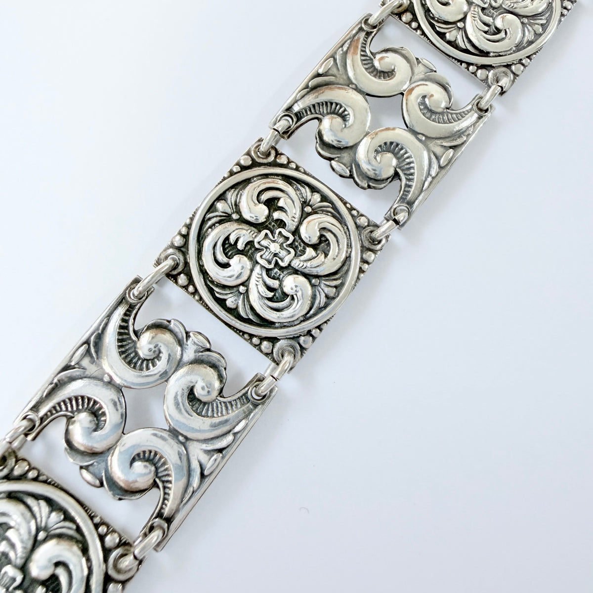 Nils M. Elvik, Norway ca 1930. Vintage Solid Silver Bracelet.