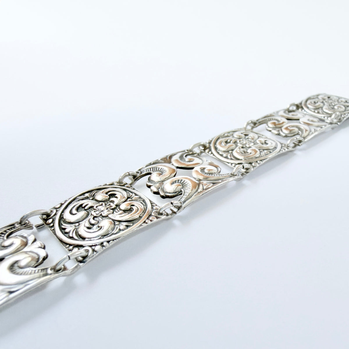 Nils M. Elvik, Norway ca 1930. Vintage Solid Silver Bracelet.