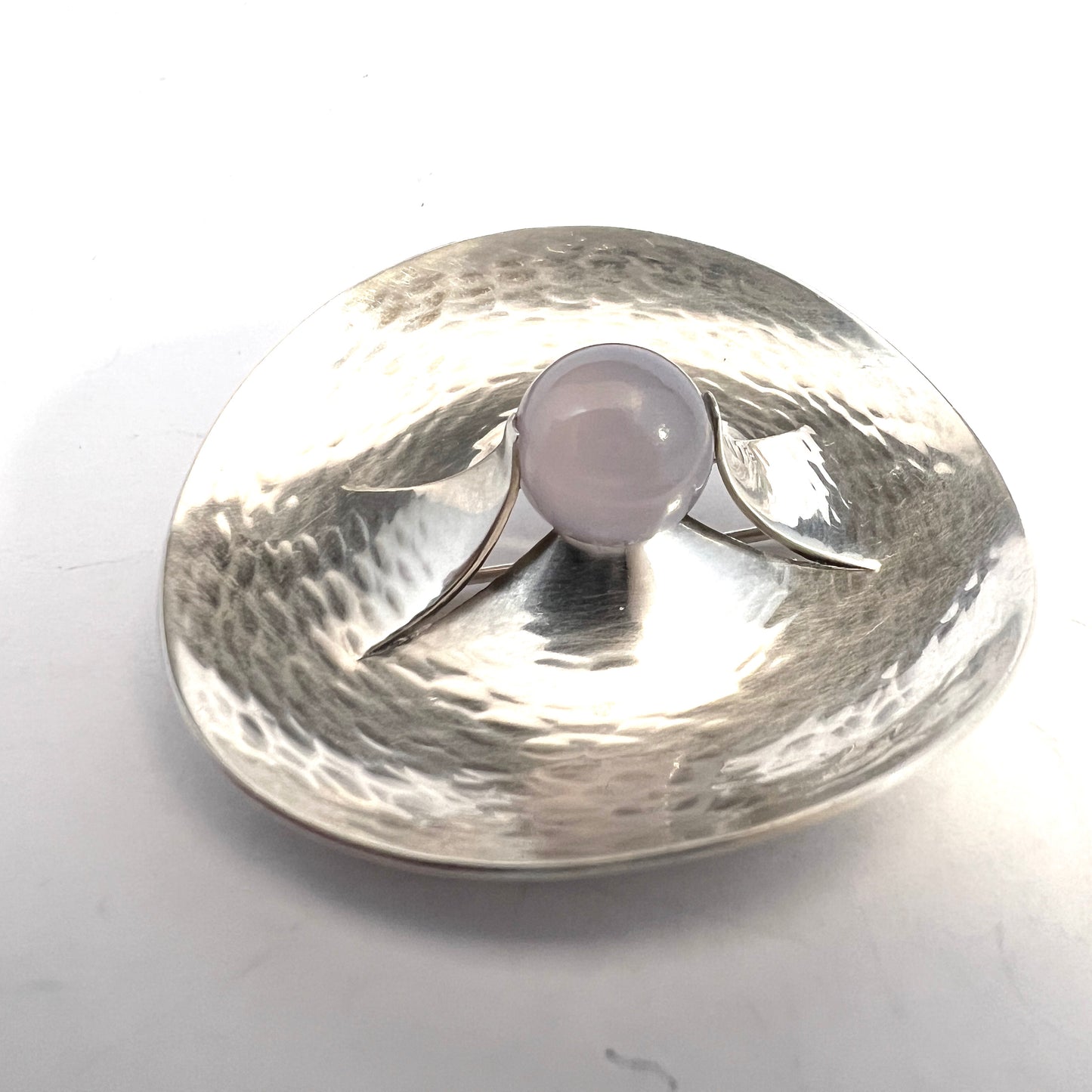 Elis Kauppi, Kupittaan Kulta Finland 1964. Vintage Solid Silver Chalcedony Brooch.