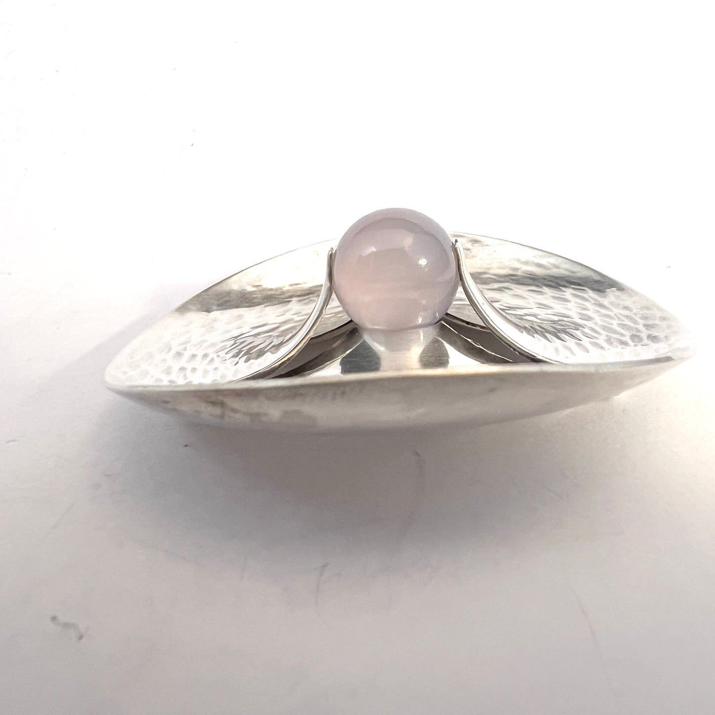 Elis Kauppi, Kupittaan Kulta Finland 1964. Vintage Solid Silver Chalcedony Brooch.