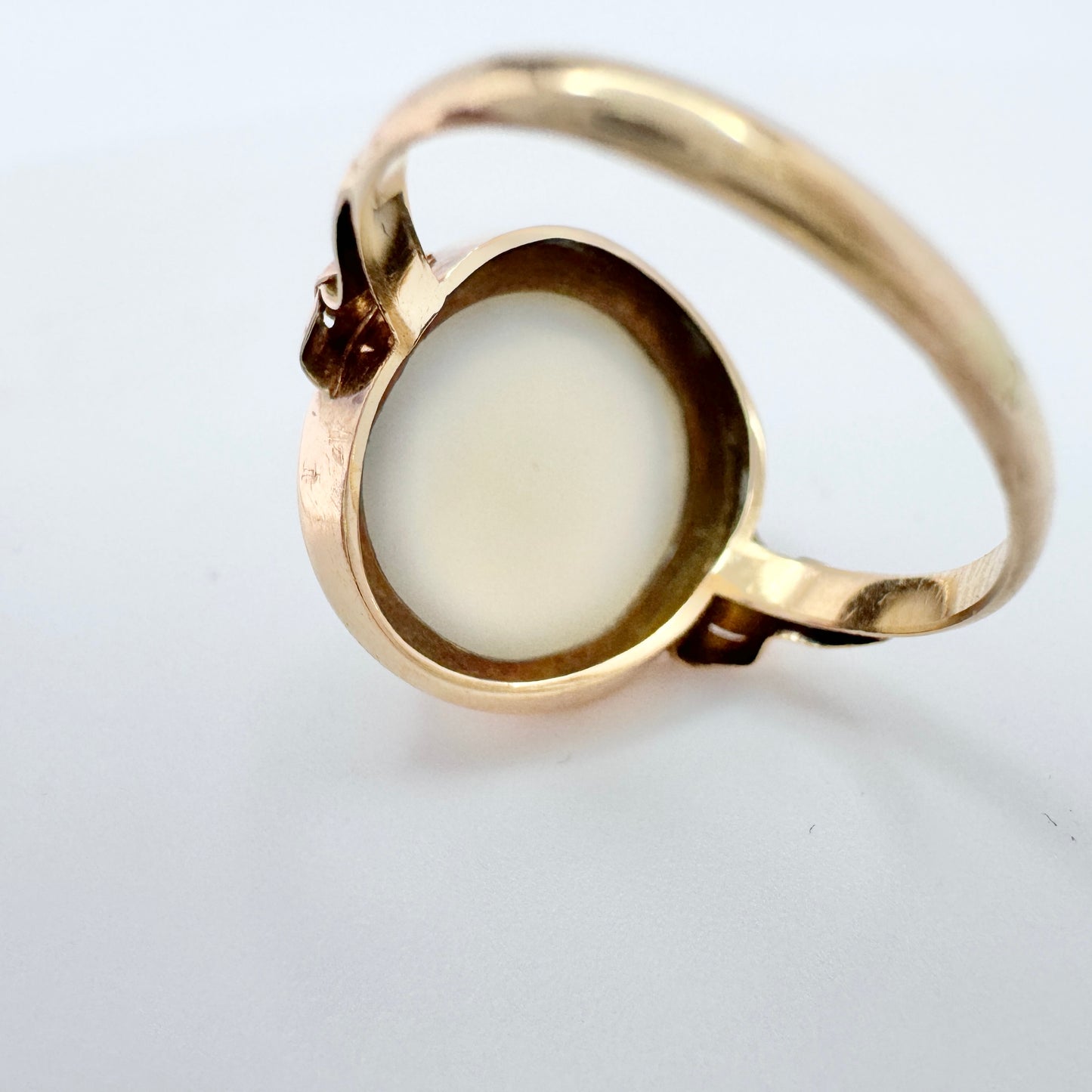 Alpo Tammi, Finland 1956. Vintage 14k Gold Moonstone Ring.