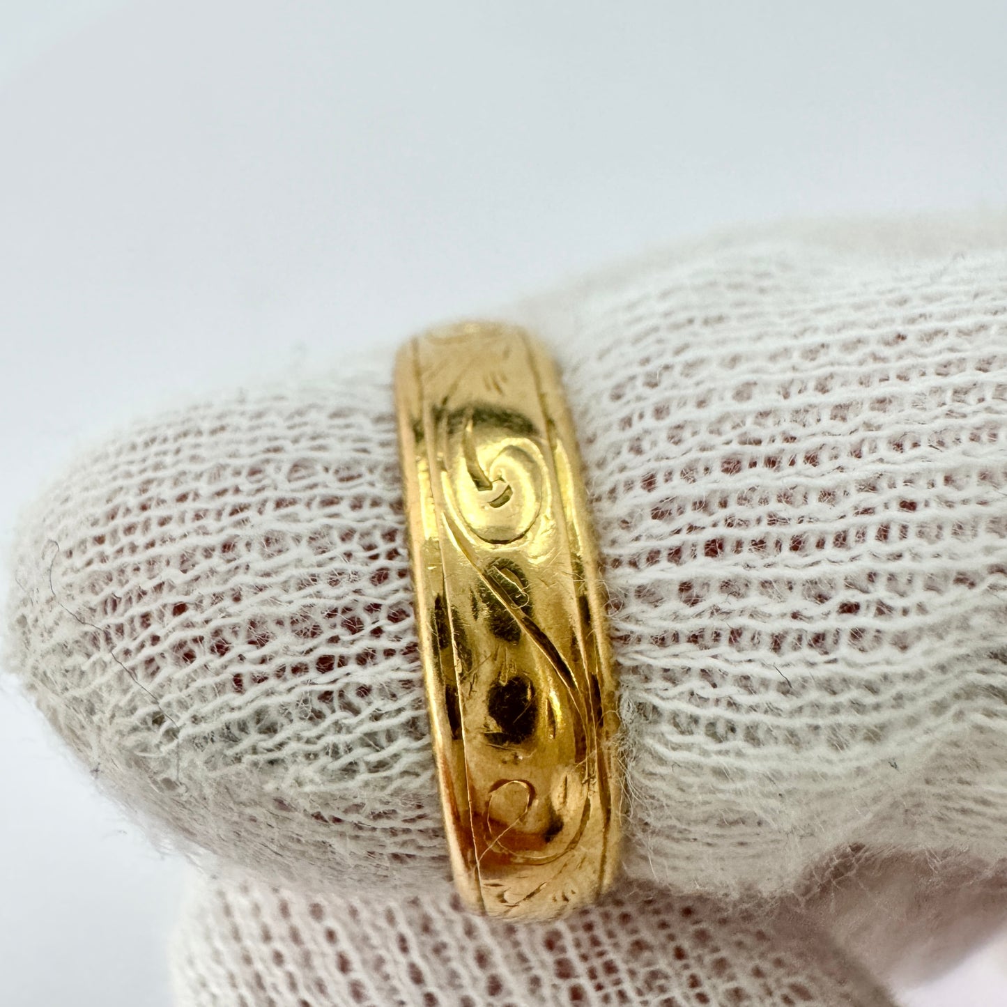 Sweden year 1892. Antique Victorian 18k Gold Wedding Band Ring.