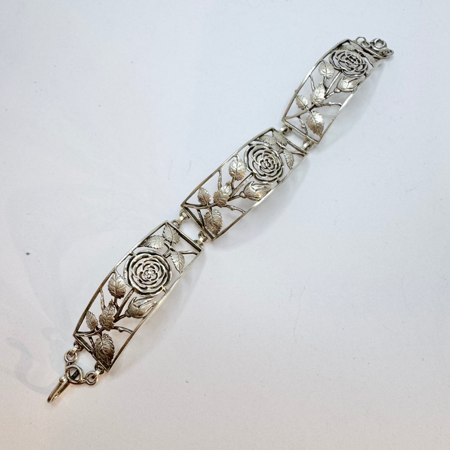 Vintage Solid Silver Floral Bracelet.