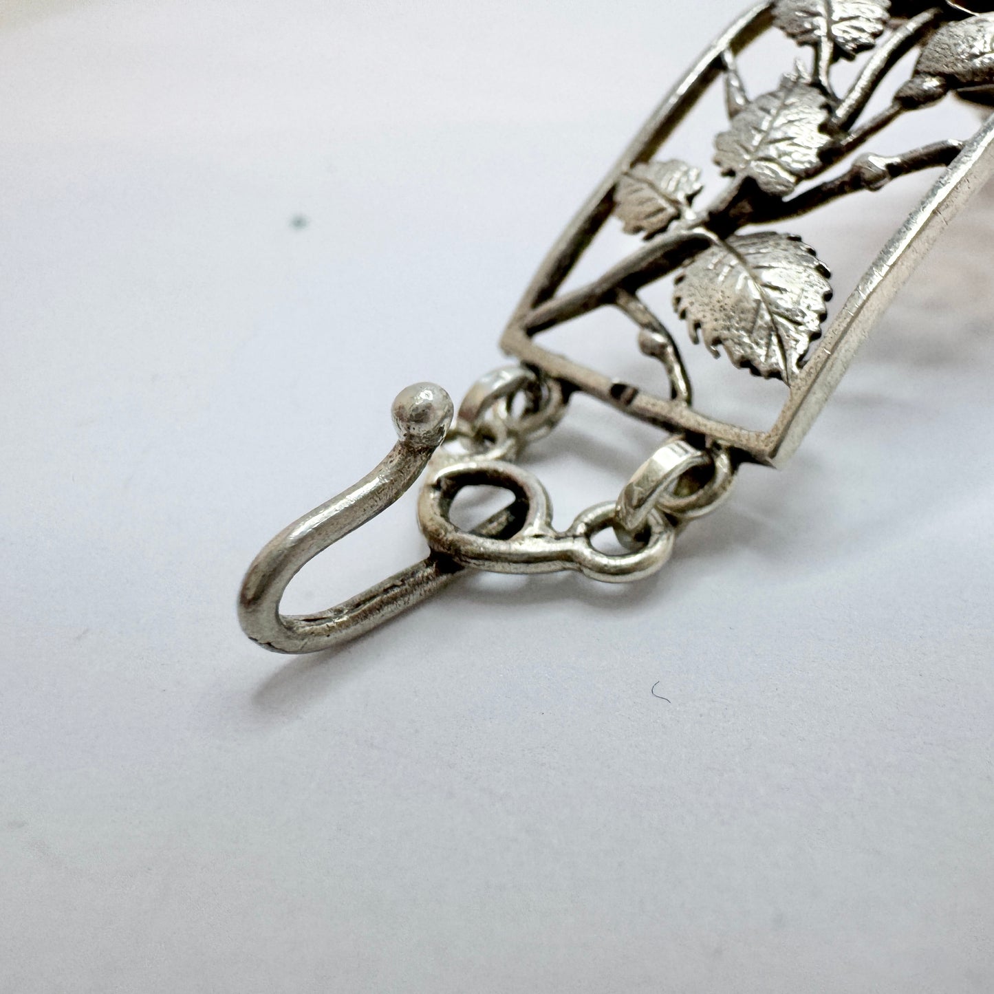 Vintage Solid Silver Floral Bracelet.