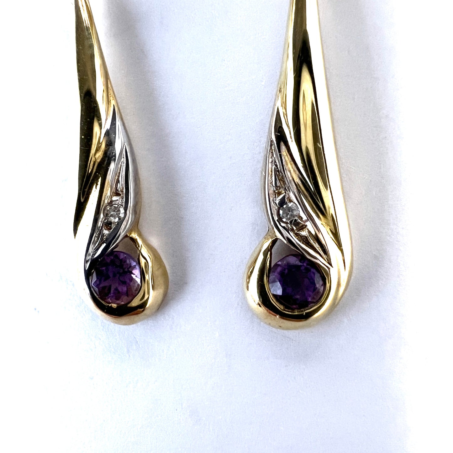 Vintage 18k Gold Diamond Amethyst Dangle Earrings.