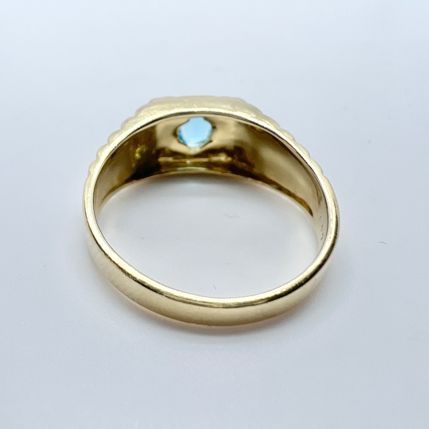 Vintage 14k Gold Intense Blue Topaz Ring.