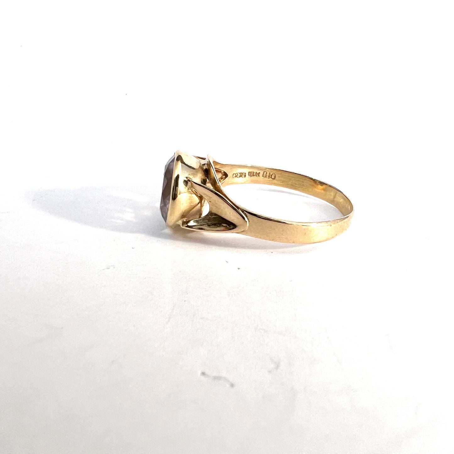 Örneus, Sweden 1976. Vintage 18k Gold Pale Amethyst Ring.
