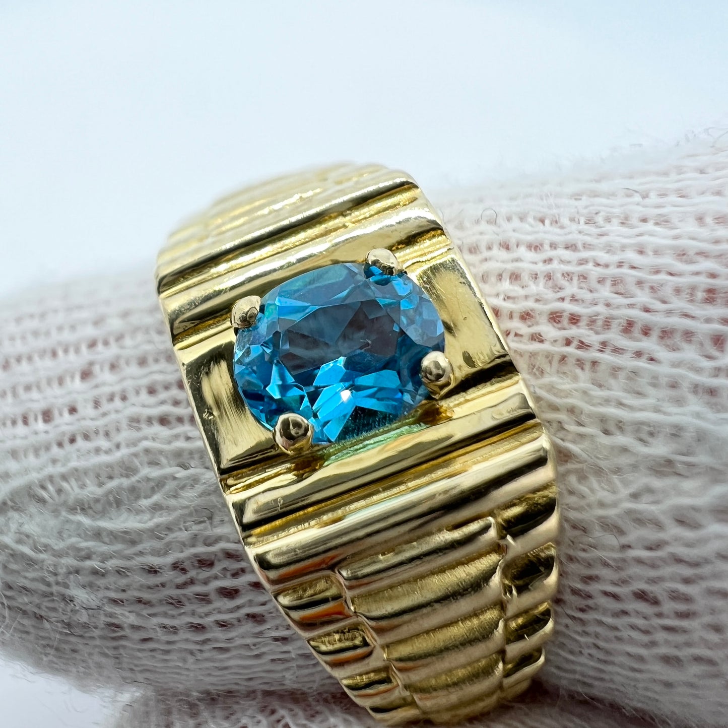 Vintage 14k Gold Intense Blue Topaz Ring.