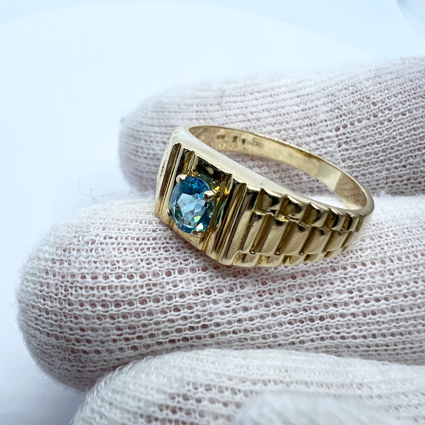 Vintage 14k Gold Intense Blue Topaz Ring.