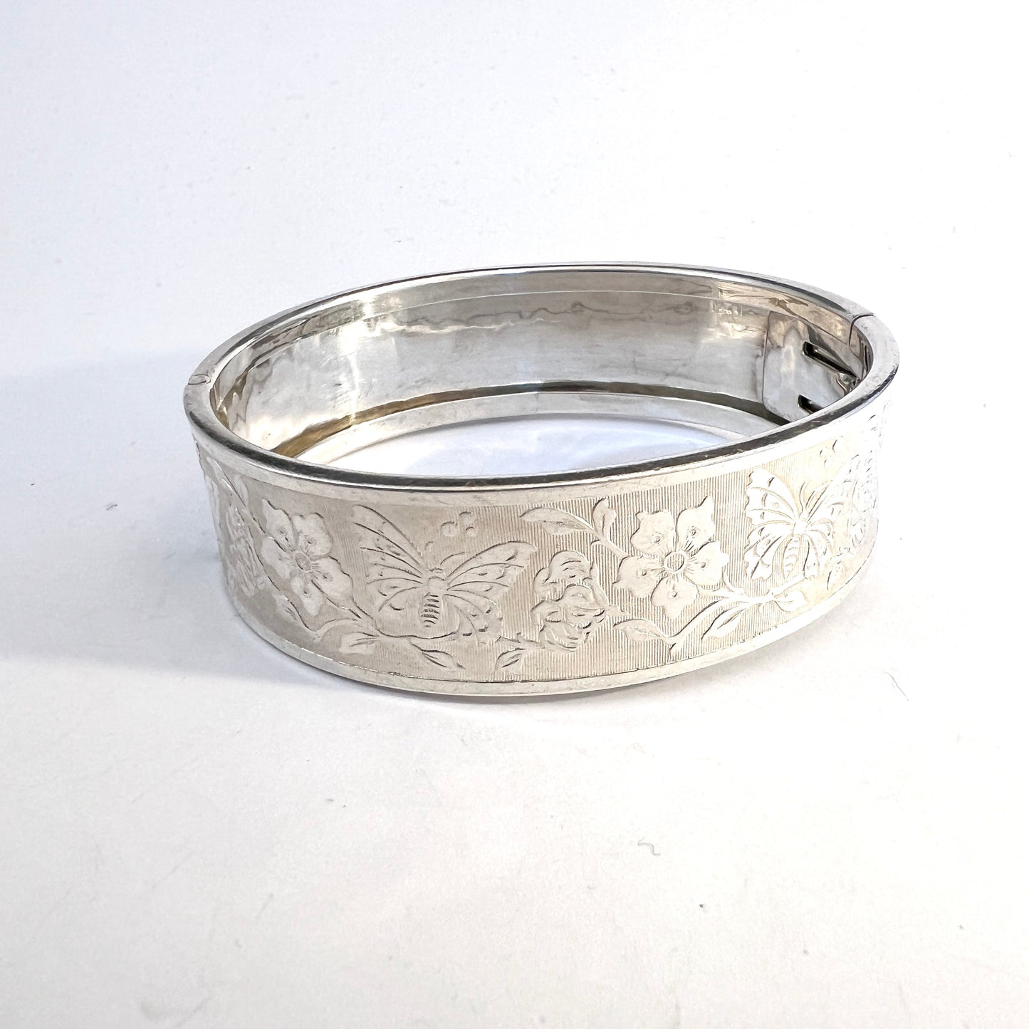 Andreas Daub, Pforzheim Germany 1950-60s Solid 835 Silver Hinged Flower Bangle Bracelet.