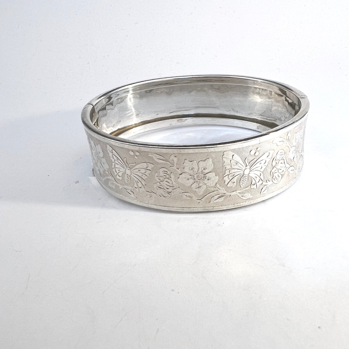 Andreas Daub, Pforzheim Germany 1950-60s Solid 835 Silver Hinged Flower Bangle Bracelet.