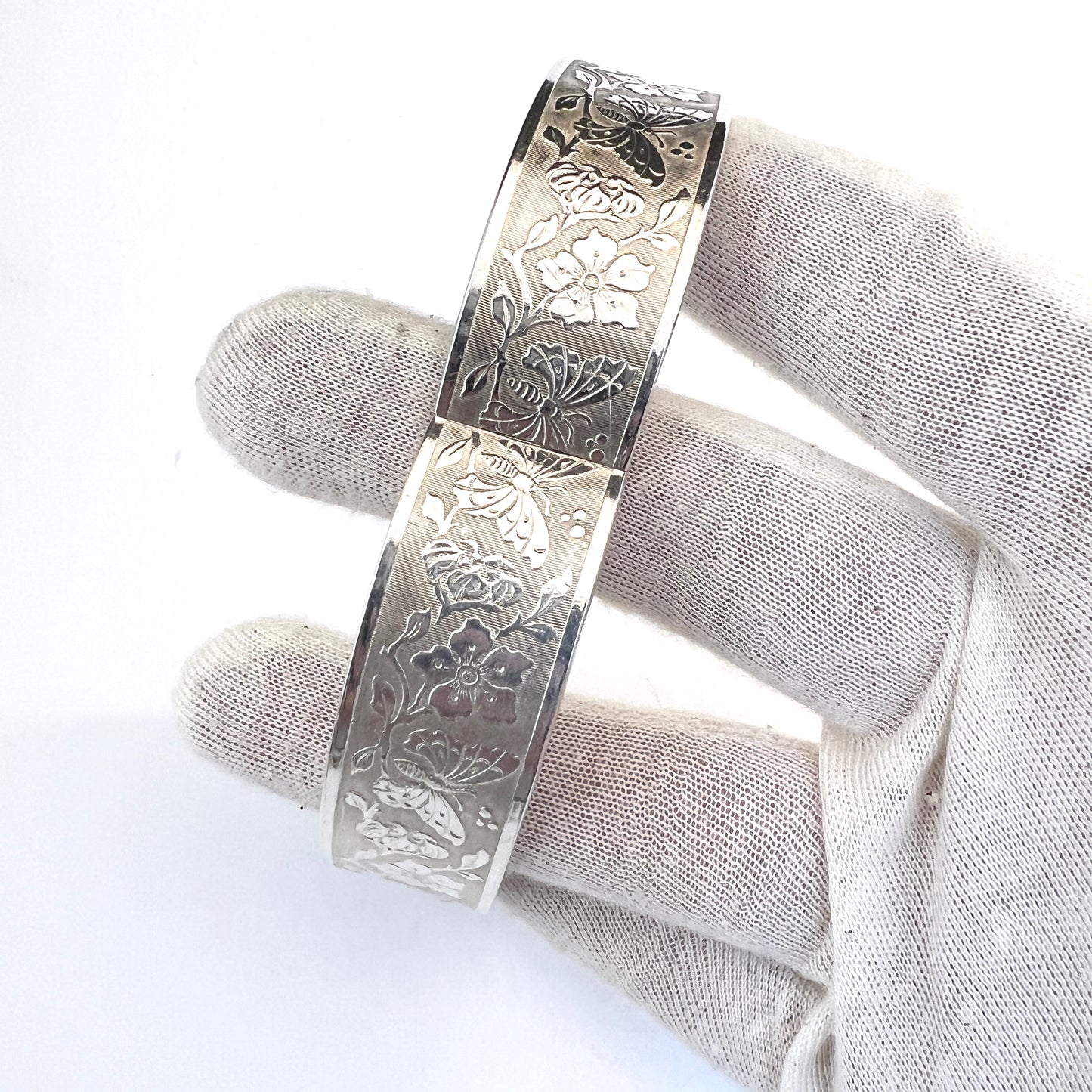 Andreas Daub, Pforzheim Germany 1950-60s Solid 835 Silver Hinged Flower Bangle Bracelet.