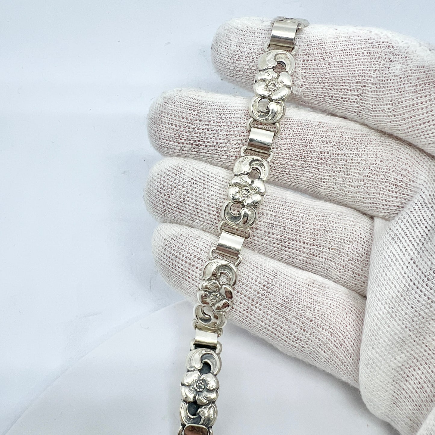 Asa-Silver H Olsson, Sweden 1949 Vintage Solid Silver Floral Bracelet.