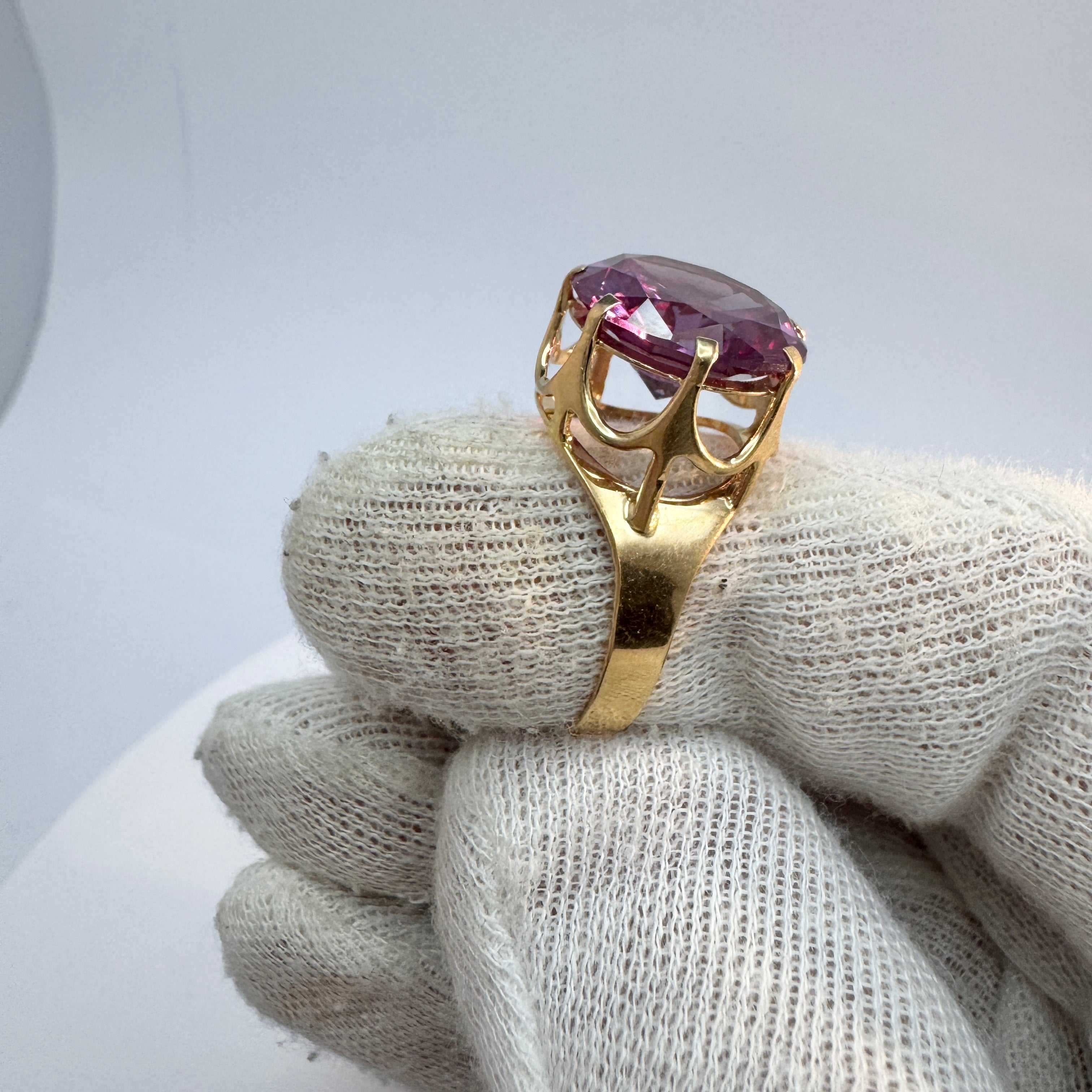 Vintage 1950-60s. 18k Gold Synthetic Sapphire Cocktail Ring. – T