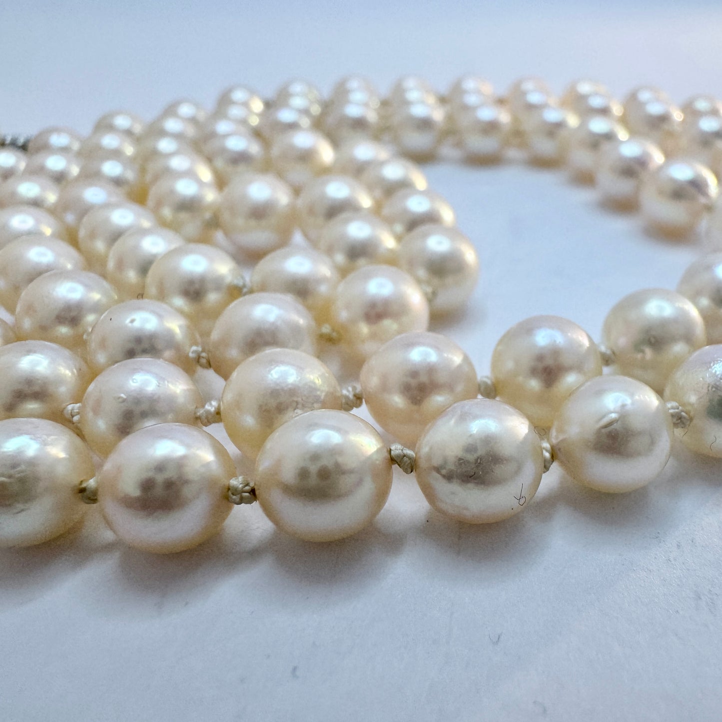 Vintage 1950s. Vintage 28 inch Cultured Pearl Silver Clasp Necklace.
