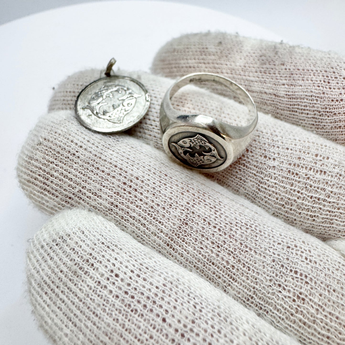 Vintage ca 1960. Sterling Silver Zodiac Pisces Signet Ring + Pendant.