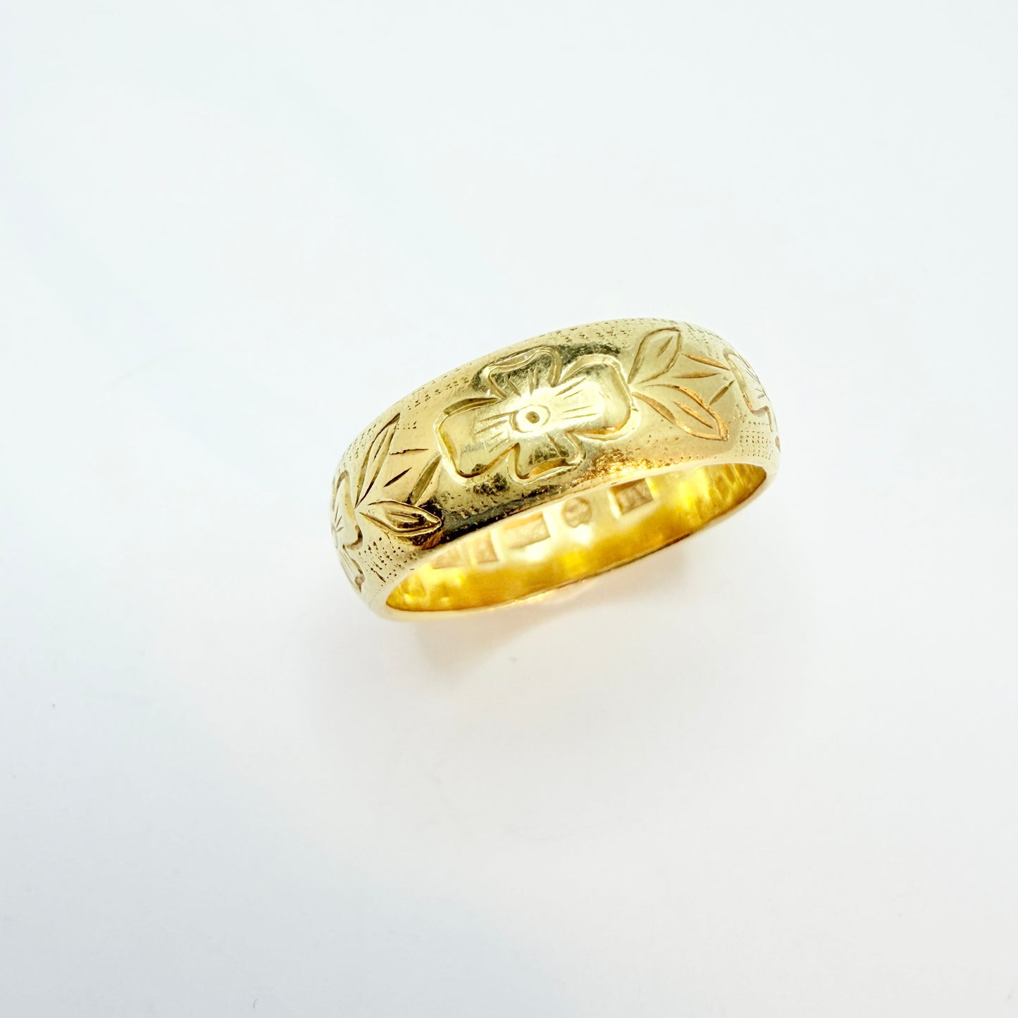 Anna A Mård, Sweden 1897. Antique Creamy 20k Gold Wedding Band Ring.