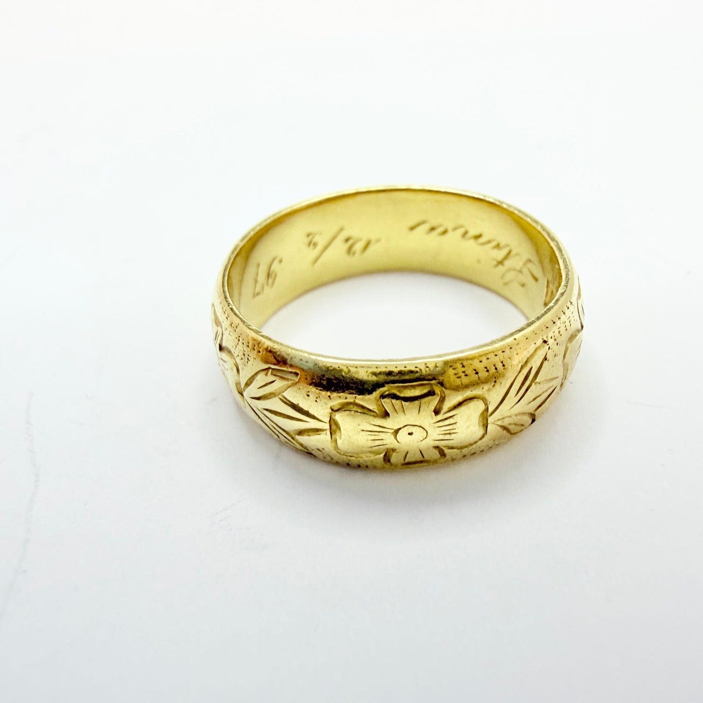 Anna A Mård, Sweden 1897. Antique Creamy 20k Gold Wedding Band Ring.