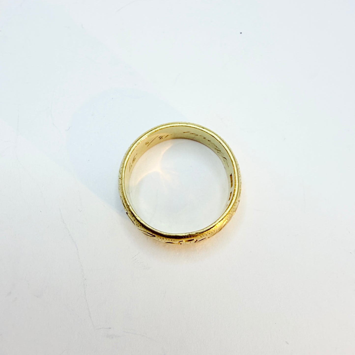 Anna A Mård, Sweden 1897. Antique Creamy 20k Gold Wedding Band Ring.