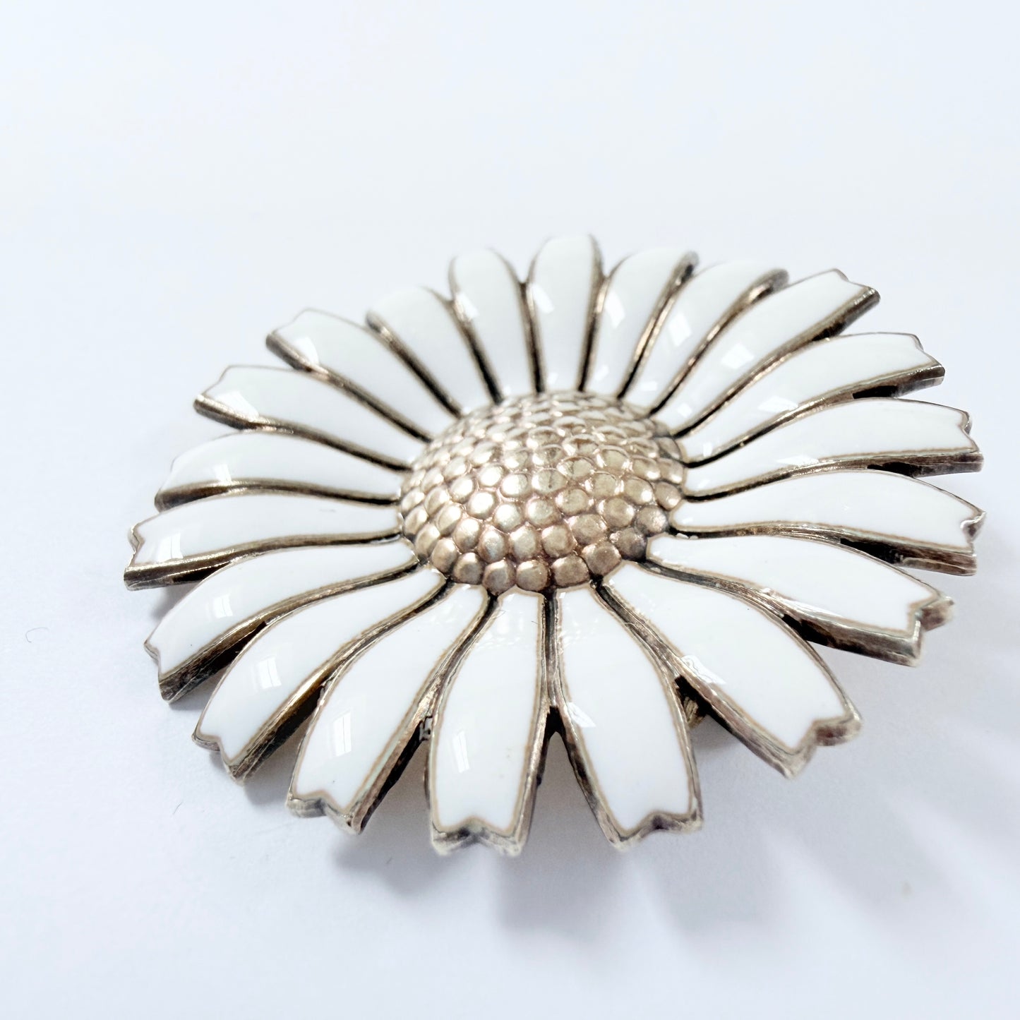Anton Michelsen, Denmark. Vintage Sterling Silver White Enamel Daisy Brooch.