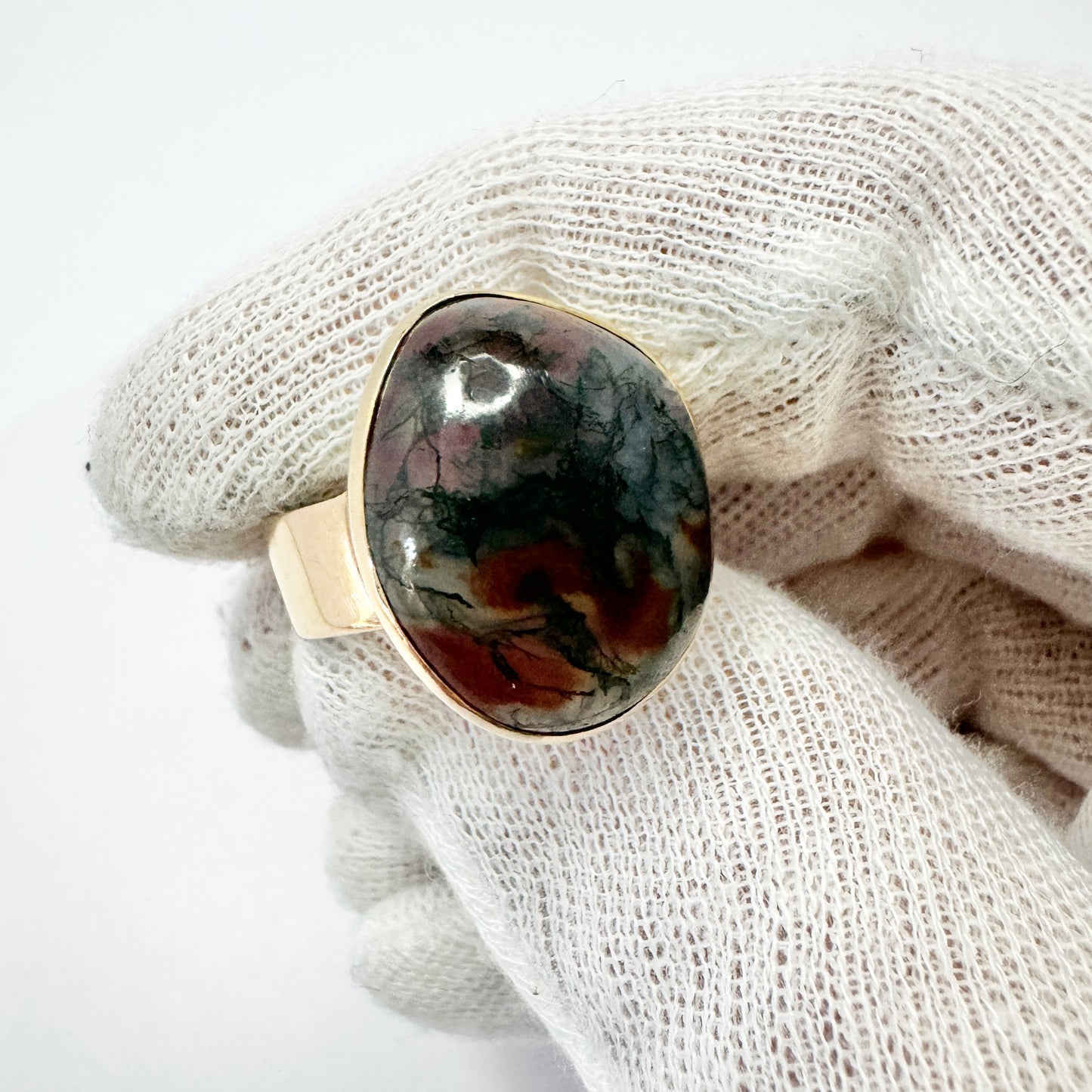 Eric G Andersson, Sweden 1959. Bold 18k Gold Moss Agate Ring.