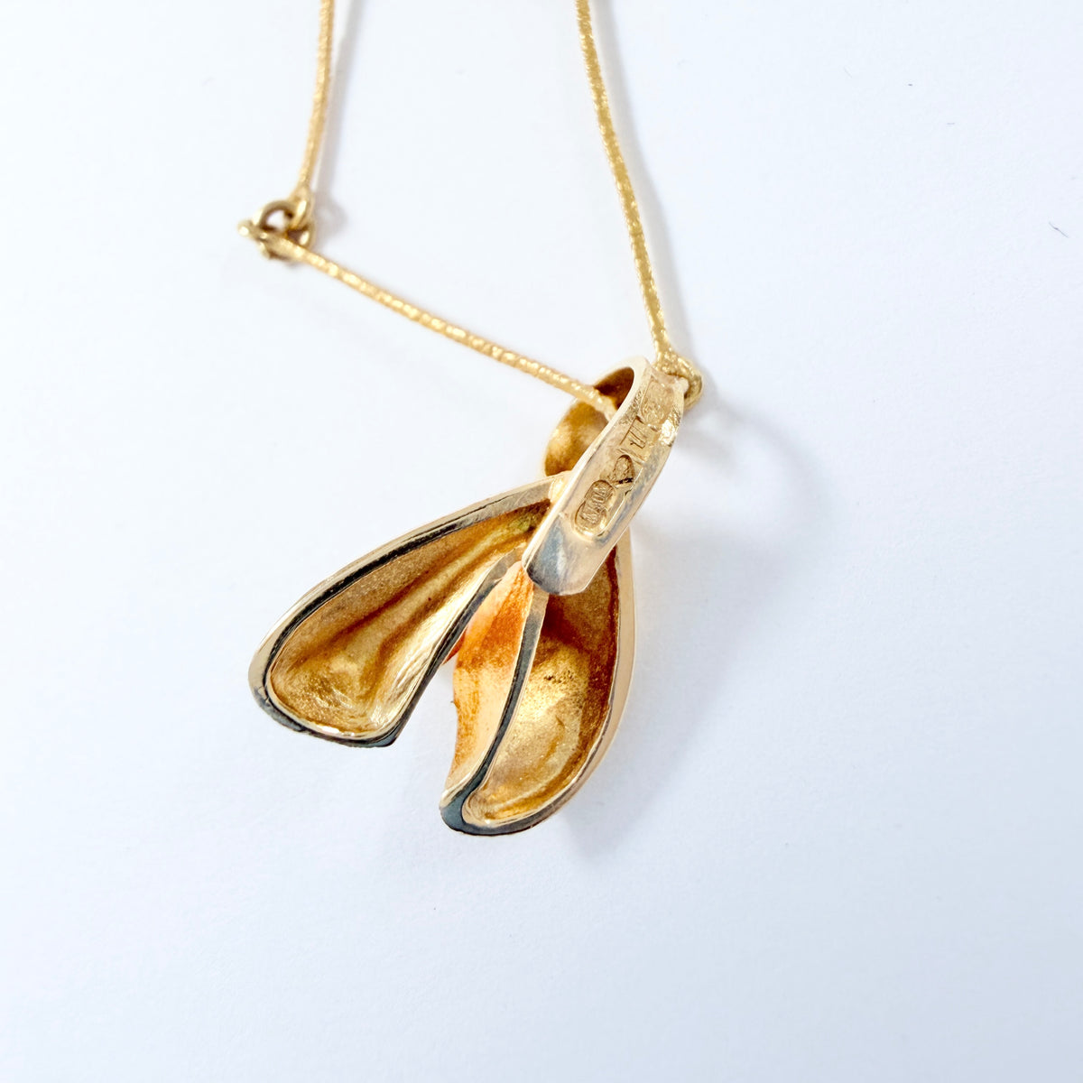 Björn Weckström for Lapponia, Finland 1979. Vintage 18k Gold Pearl Pendant Necklace. Design: Mountain Avens