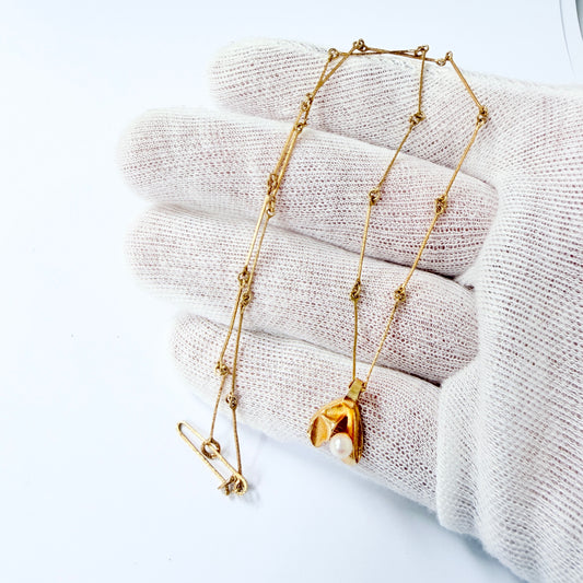 Björn Weckström for Lapponia, Finland 1979. Vintage 18k Gold Pearl Pendant Necklace. Design: Mountain Avens