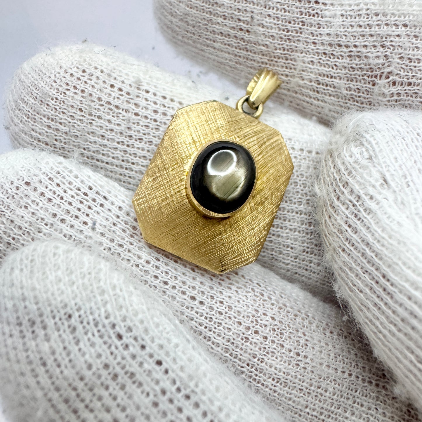 Vintage 14k Gold Star Sapphire Pendant