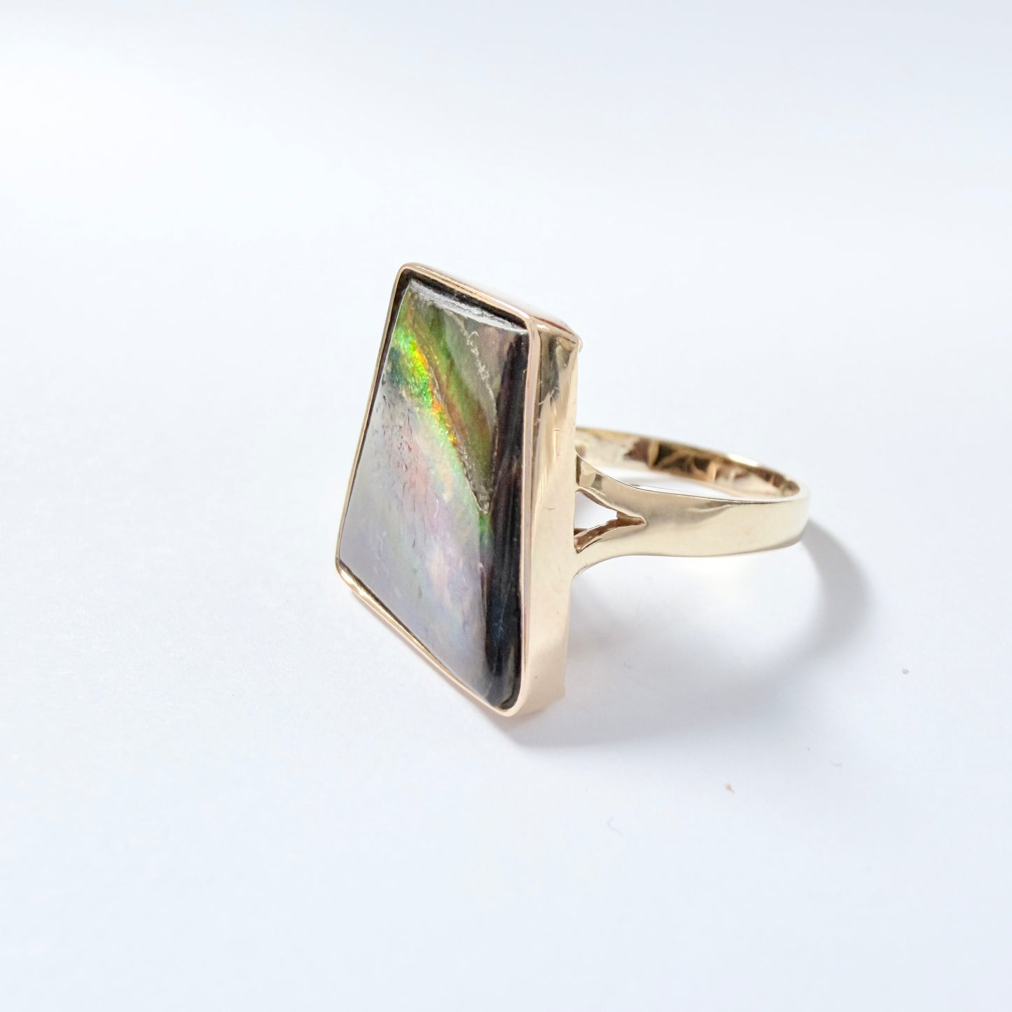 Maker R&G. Vintage 14k Gold Ammolite Ring.