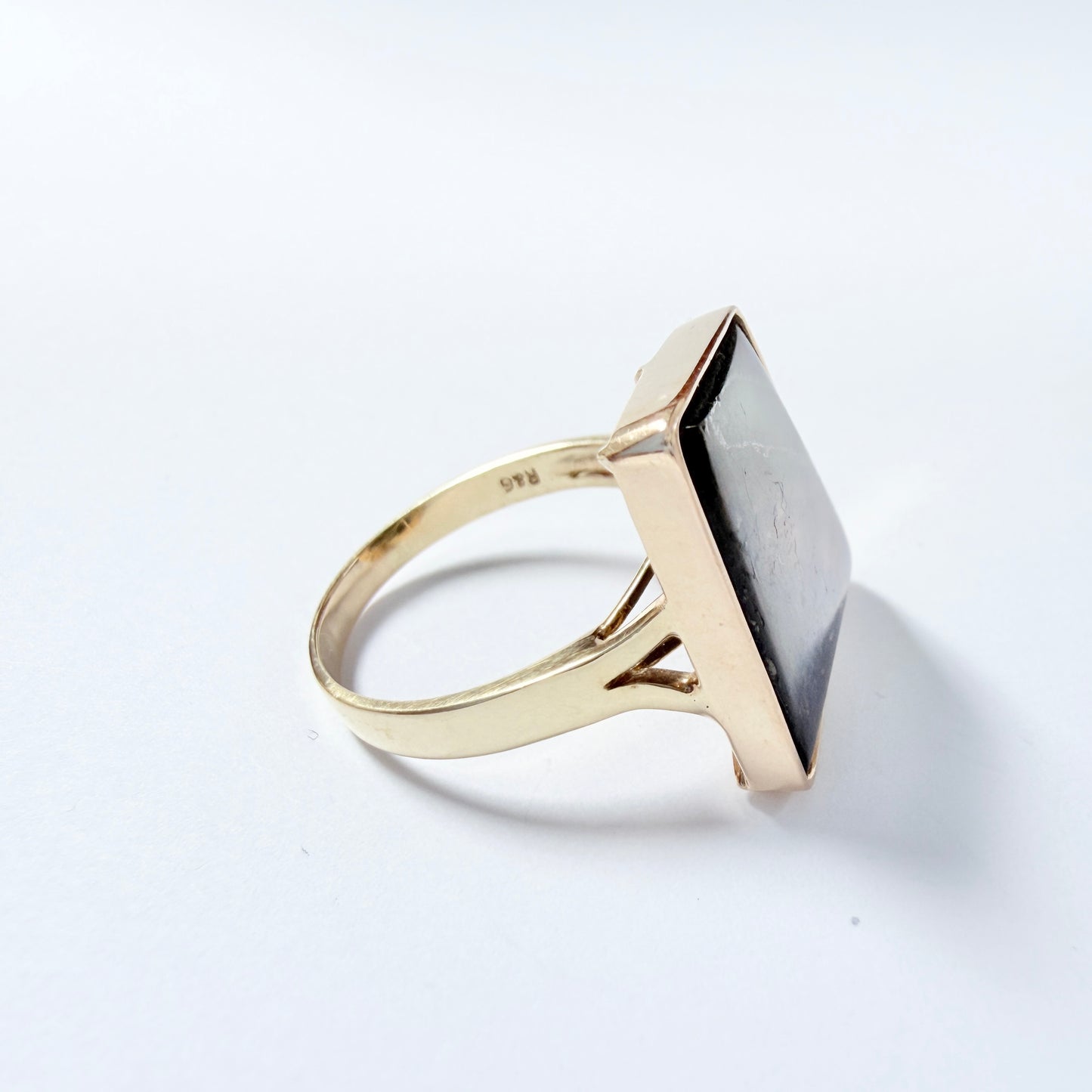 Maker R&G. Vintage 14k Gold Ammolite Ring.