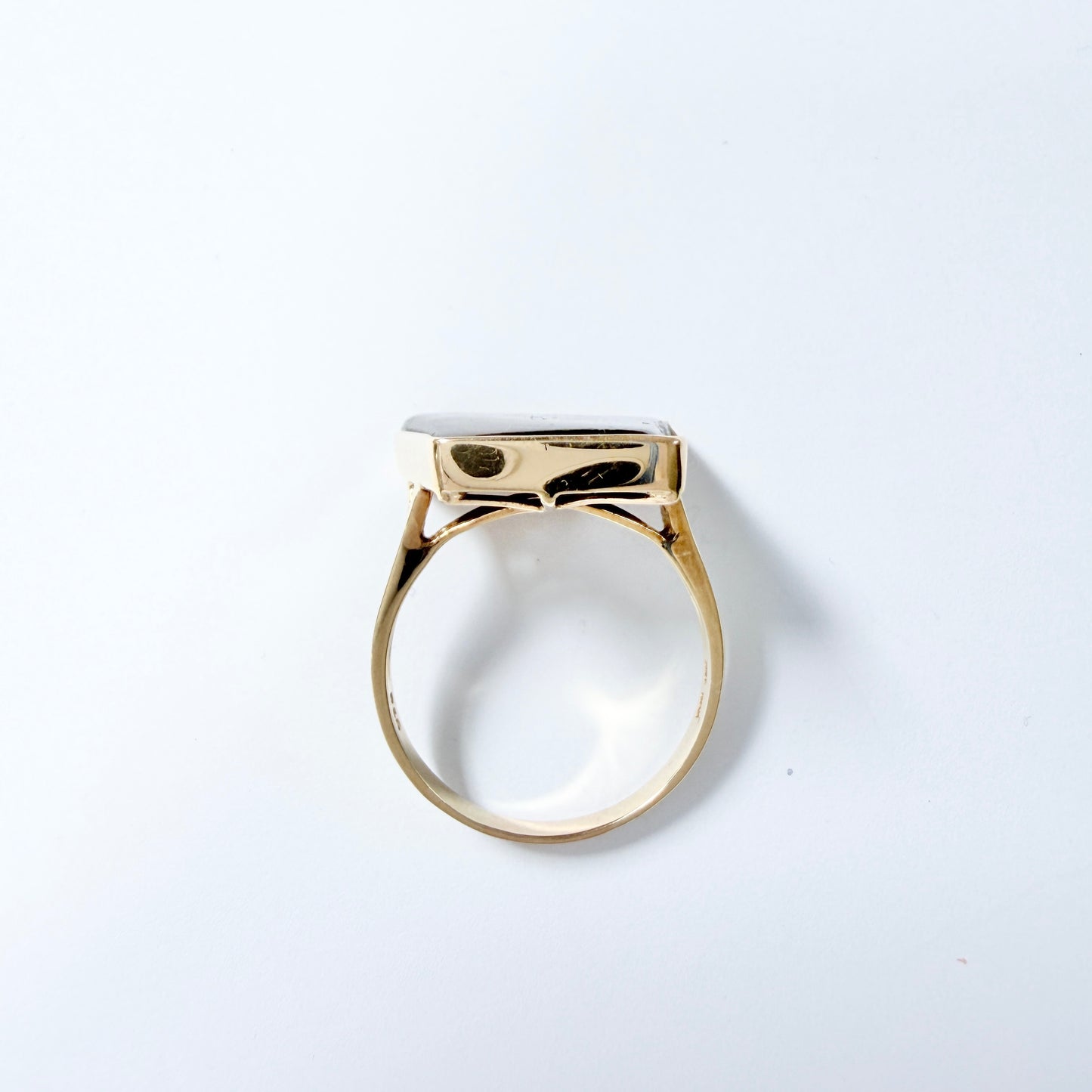 Maker R&G. Vintage 14k Gold Ammolite Ring.