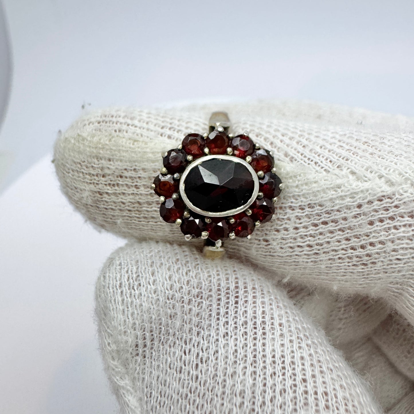 Vintage Sterling Silver Garnet Ring.