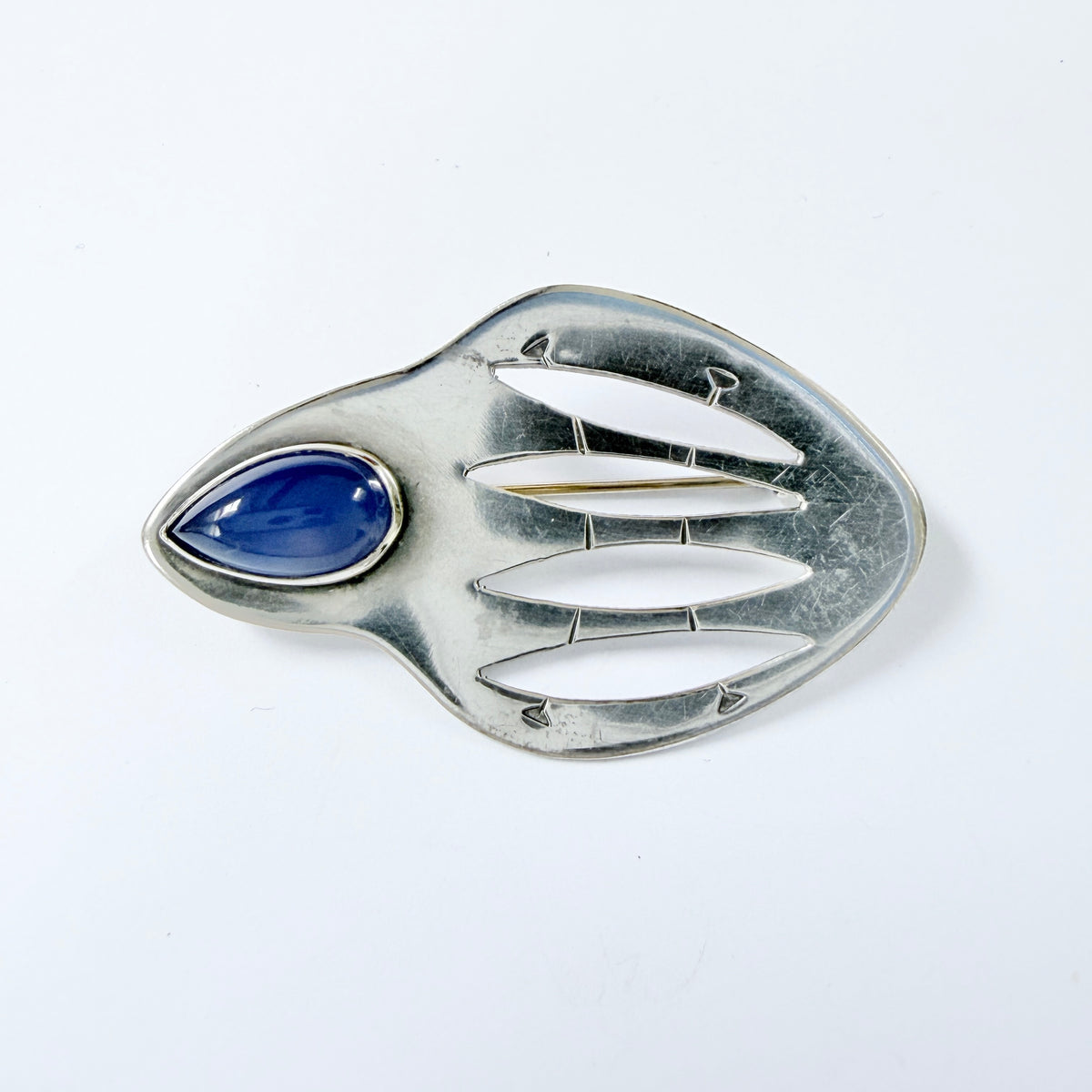 Kaplan, Sweden 1955. Vintage Solid Silver Chalcedony Brooch.