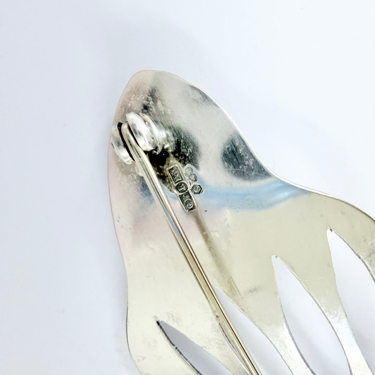 Kaplan, Sweden 1955. Vintage Solid Silver Chalcedony Brooch.